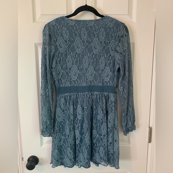 Miami Blue Lace Floral Embroidered V-Neck Long Sleeve Dress, size S - Picture 9 of 10